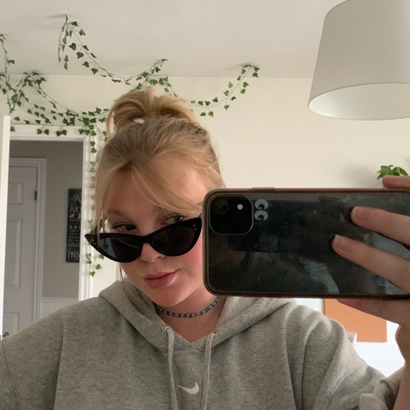 Francesca's Black Sunglasses - Picture 3 of 3